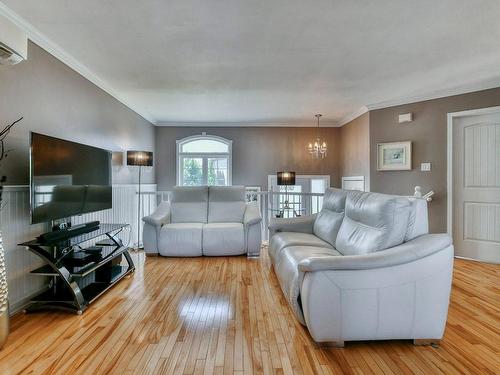 Living room - 11395 Rue Maisonneuve, Mirabel, QC - Indoor Photo Showing Living Room