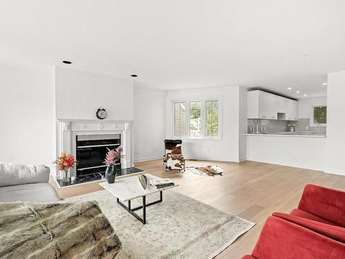 Living room - 28 Av. Greystone, Pointe-Claire, QC - Indoor Photo Showing Living Room With Fireplace