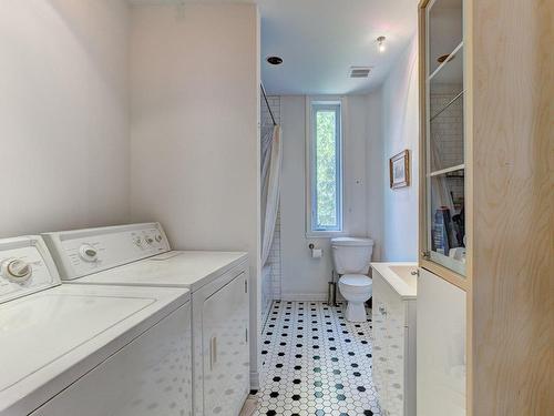 Bathroom - 4050  - 4052 Rue Cool, Montréal (Verdun/Île-Des-Soeurs), QC - Indoor Photo Showing Laundry Room