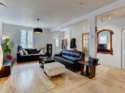 Salon - 4050  - 4052 Rue Cool, Montréal (Verdun/Île-Des-Soeurs), QC - Indoor Photo Showing Living Room