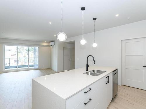 201-947 Whirlaway Cres, Langford, BC - Indoor Photo Showing Kitchen With Double Sink With Upgraded Kitchen