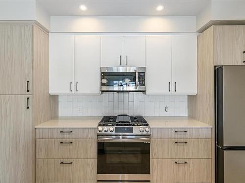 201-947 Whirlaway Cres, Langford, BC - Indoor Photo Showing Kitchen