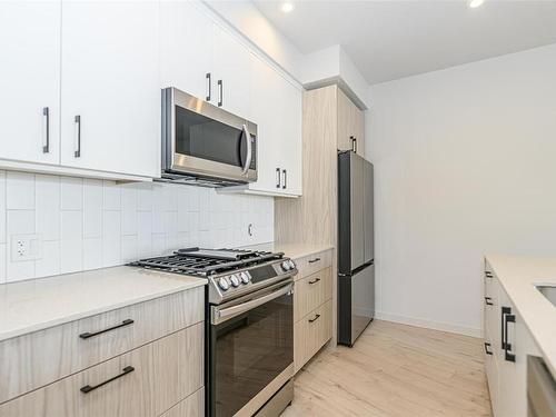 201-947 Whirlaway Cres, Langford, BC - Indoor Photo Showing Kitchen With Upgraded Kitchen