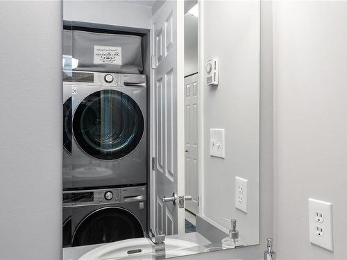 302A-650 Island Hwy South, Campbell River, BC - Indoor Photo Showing Laundry Room