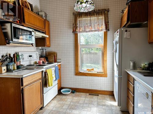 1411 105Th Street, North Battleford, SK - Indoor Photo Showing Kitchen