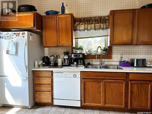 1411 105Th Street, North Battleford, SK - Indoor Photo Showing Kitchen With Double Sink