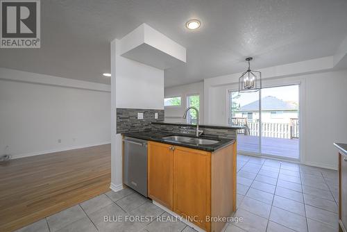 2941 Paulkane Chase, London, ON - Indoor Photo Showing Kitchen With Double Sink