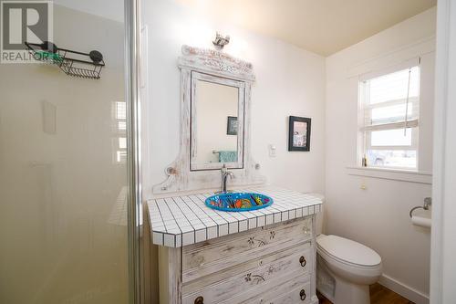 2932 Buckley Road Unit# 101, Sorrento, BC - Indoor Photo Showing Bathroom