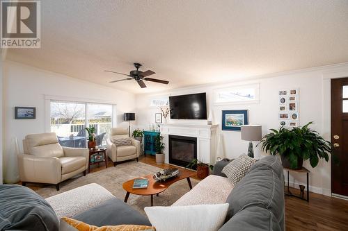 2932 Buckley Road Unit# 101, Sorrento, BC - Indoor Photo Showing Living Room With Fireplace