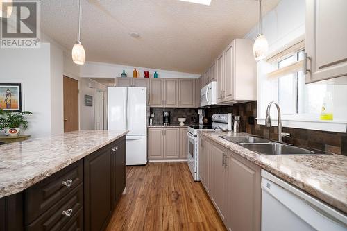 2932 Buckley Road Unit# 101, Sorrento, BC - Indoor Photo Showing Kitchen With Double Sink