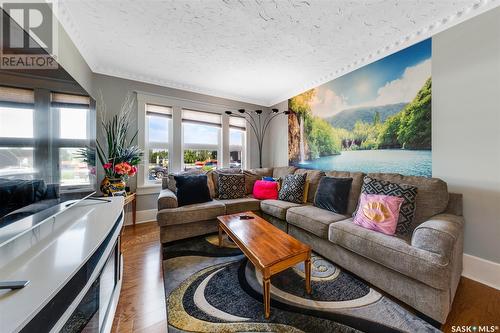 518 12Th Street E, Saskatoon, SK - Indoor Photo Showing Living Room