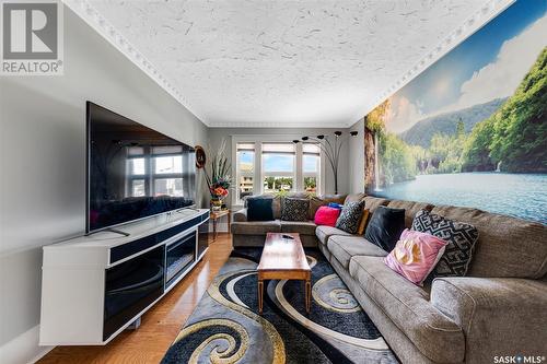 518 12Th Street E, Saskatoon, SK - Indoor Photo Showing Living Room