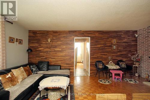 202 - 3065 Queen Frederica Drive, Mississauga (Applewood), ON - Indoor Photo Showing Living Room