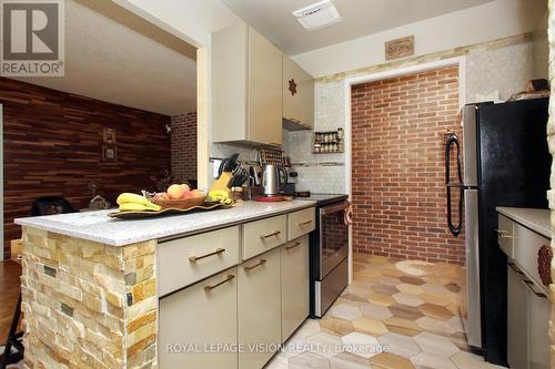 202 - 3065 Queen Frederica Drive, Mississauga (Applewood), ON - Indoor Photo Showing Kitchen