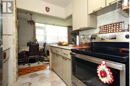 202 - 3065 Queen Frederica Drive, Mississauga (Applewood), ON - Indoor Photo Showing Kitchen