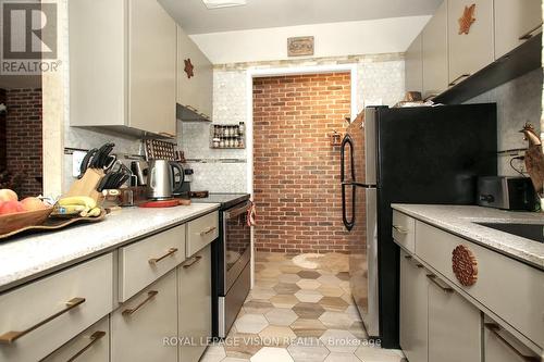 202 - 3065 Queen Frederica Drive, Mississauga (Applewood), ON - Indoor Photo Showing Kitchen