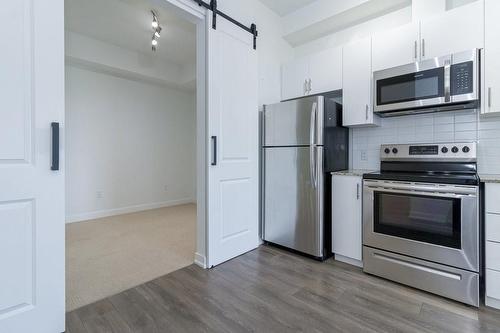 4040 Upper Middle Road|Unit #417, Burlington, ON - Indoor Photo Showing Kitchen