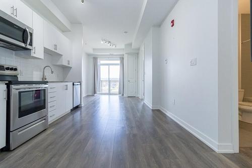 4040 Upper Middle Road|Unit #417, Burlington, ON - Indoor Photo Showing Kitchen With Upgraded Kitchen