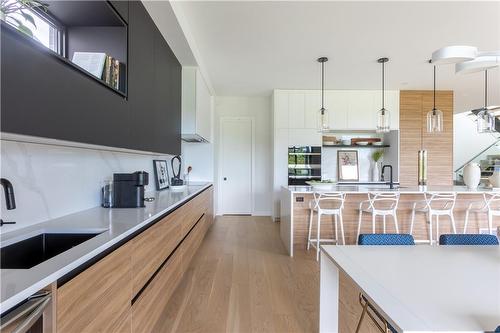 70 Upper Mount Albion Road, Hamilton, ON - Indoor Photo Showing Kitchen With Upgraded Kitchen