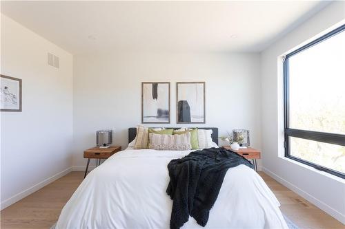 70 Upper Mount Albion Road, Hamilton, ON - Indoor Photo Showing Bedroom