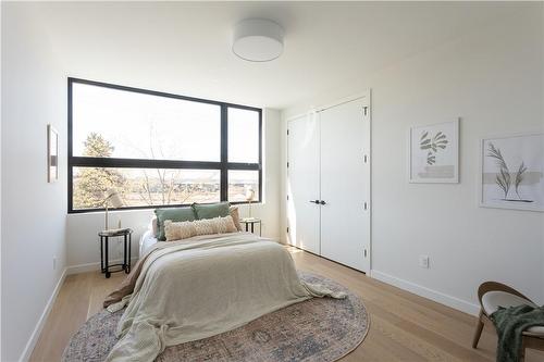 70 Upper Mount Albion Road, Hamilton, ON - Indoor Photo Showing Bedroom