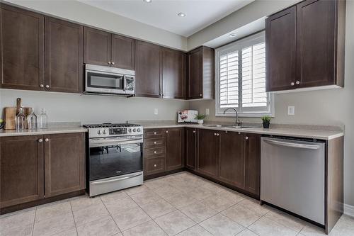 4823 Thomas Alton Boulevard|Unit #60, Burlington, ON - Indoor Photo Showing Kitchen With Double Sink