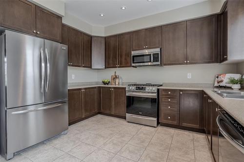 4823 Thomas Alton Boulevard|Unit #60, Burlington, ON - Indoor Photo Showing Kitchen With Stainless Steel Kitchen With Double Sink