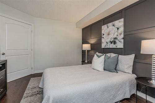 4823 Thomas Alton Boulevard|Unit #60, Burlington, ON - Indoor Photo Showing Bedroom