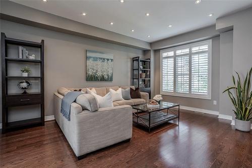 4823 Thomas Alton Boulevard|Unit #60, Burlington, ON - Indoor Photo Showing Living Room