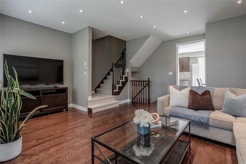 4823 Thomas Alton Boulevard|Unit #60, Burlington, ON - Indoor Photo Showing Living Room