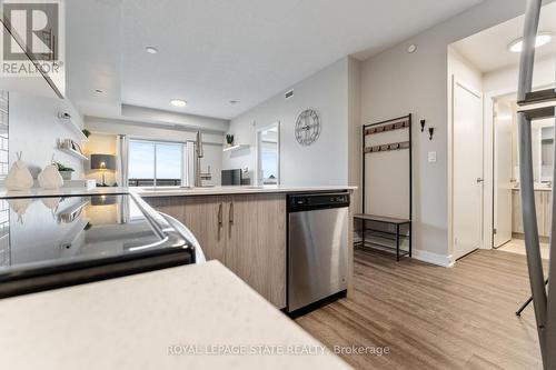 413 - 16 Markle Crescent, Hamilton (Ancaster), ON - Indoor Photo Showing Kitchen With Stainless Steel Kitchen