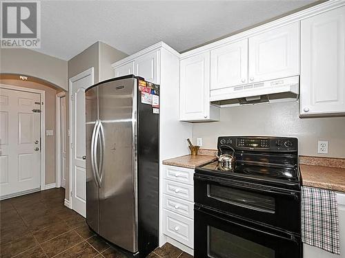 16 Regency Place, Brockville, ON - Indoor Photo Showing Kitchen