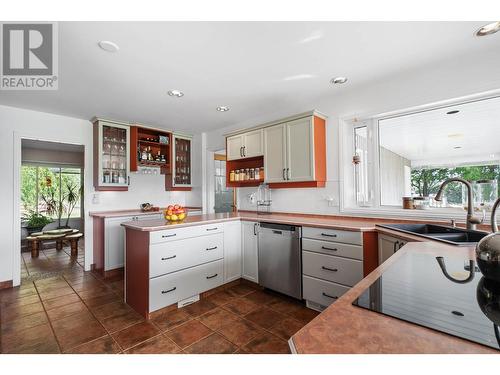 5550 Rittich Road, Kelowna, BC - Indoor Photo Showing Kitchen With Double Sink