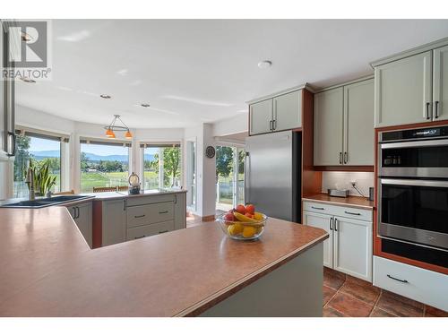 5550 Rittich Road, Kelowna, BC - Indoor Photo Showing Kitchen