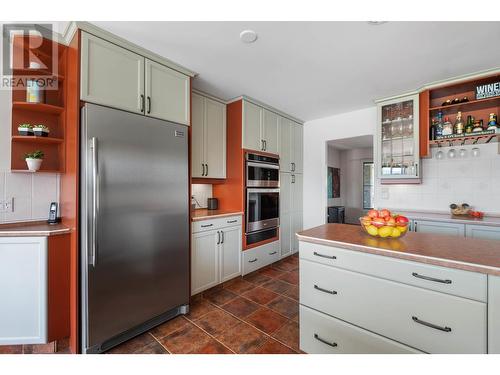 5550 Rittich Road, Kelowna, BC - Indoor Photo Showing Kitchen