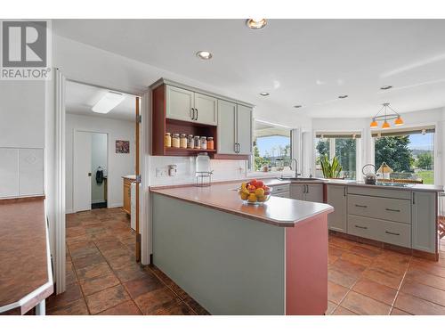 5550 Rittich Road, Kelowna, BC - Indoor Photo Showing Kitchen