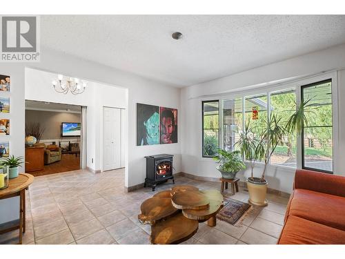 5550 Rittich Road, Kelowna, BC - Indoor Photo Showing Living Room With Fireplace