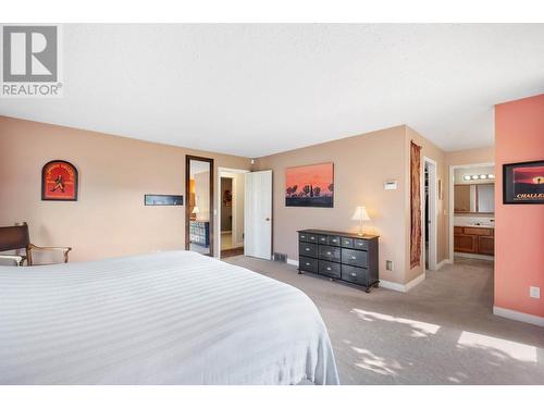 5550 Rittich Road, Kelowna, BC - Indoor Photo Showing Bedroom