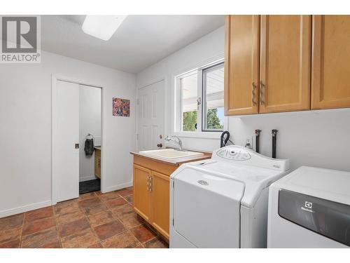 5550 Rittich Road, Kelowna, BC - Indoor Photo Showing Laundry Room