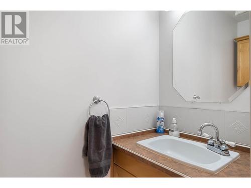 5550 Rittich Road, Kelowna, BC - Indoor Photo Showing Bathroom