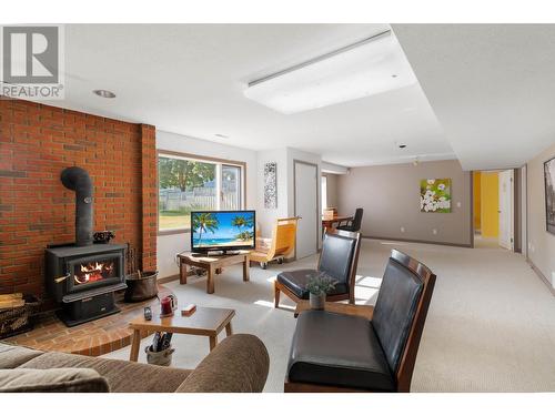 5550 Rittich Road, Kelowna, BC - Indoor Photo Showing Living Room With Fireplace