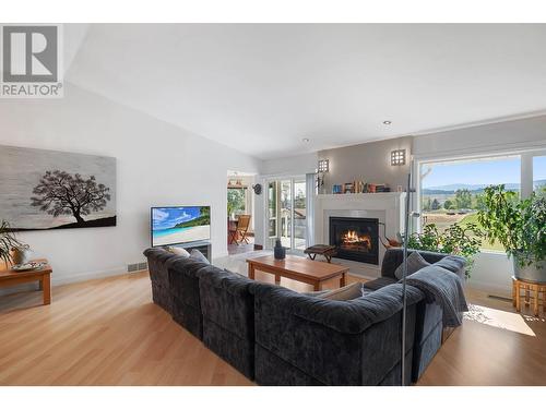 5550 Rittich Road, Kelowna, BC - Indoor Photo Showing Living Room With Fireplace