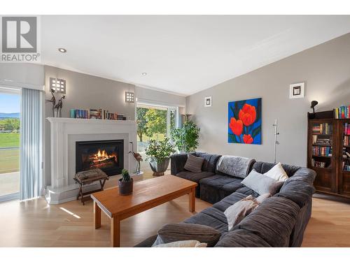 5550 Rittich Road, Kelowna, BC - Indoor Photo Showing Living Room With Fireplace