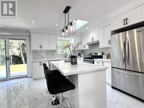 34 Ferrah Street, Markham (Unionville), ON - Indoor Photo Showing Kitchen With Upgraded Kitchen