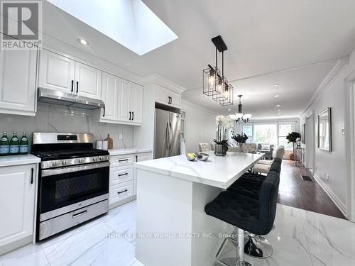 34 Ferrah Street, Markham (Unionville), ON - Indoor Photo Showing Kitchen With Upgraded Kitchen