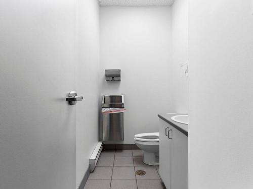 Powder room - 3145 Rue Delaunay, Laval (Sainte-Rose), QC - Indoor Photo Showing Bathroom