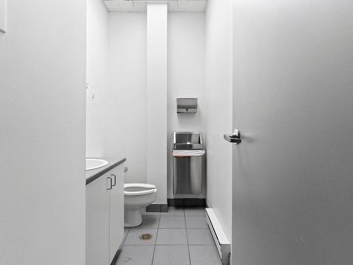 Powder room - 3145 Rue Delaunay, Laval (Sainte-Rose), QC - Indoor Photo Showing Bathroom