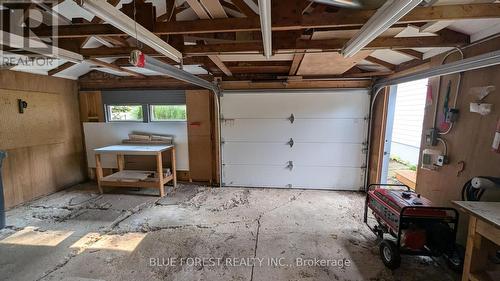 9572 Belmont Road, Central Elgin (New Sarum), ON - Indoor Photo Showing Garage