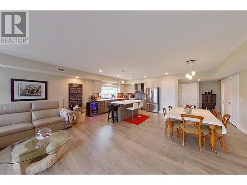 131 Harbourfront Drive Ne Unit# 503, Salmon Arm, BC - Indoor Photo Showing Living Room