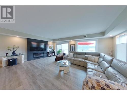 131 Harbourfront Drive Ne Unit# 503, Salmon Arm, BC - Indoor Photo Showing Living Room